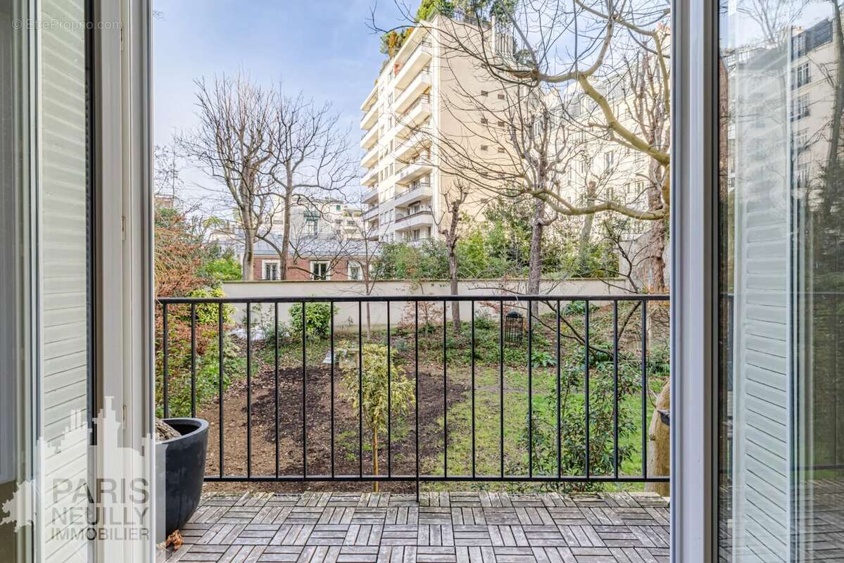 Appartement à PARIS-16E