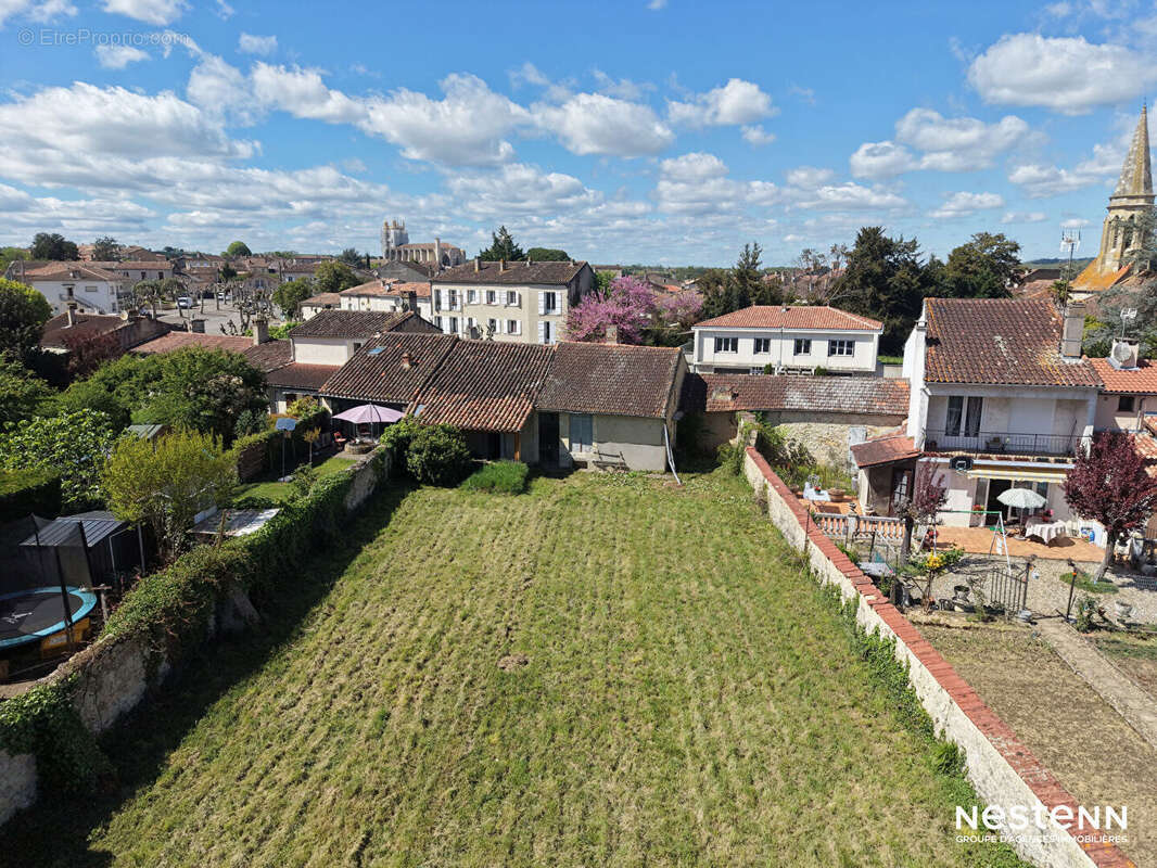 A Vendre Ensemble immobilier en pierre à rénover de 182 m² avec garage de 88 m² - photo 11