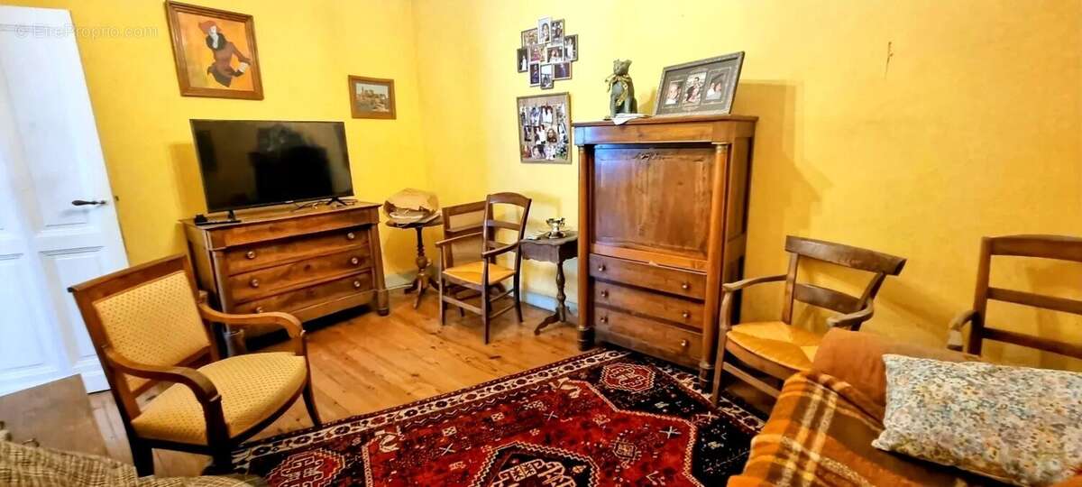 PROPRIETE AUTHENTIQUE   composée d' une maison familiale  et  de dépendances sur 10 HA . * - photo 10