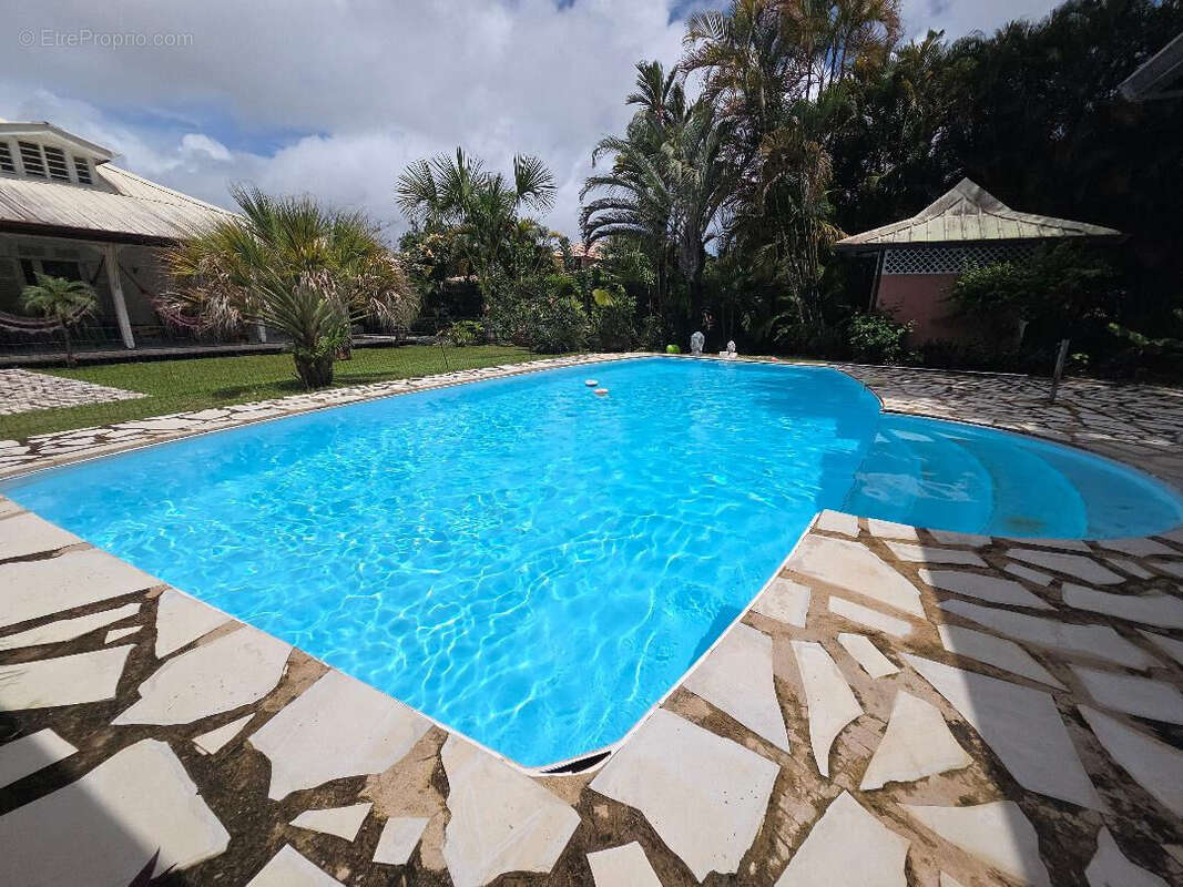 Photo 2 - Maison à REMIRE-MONTJOLY