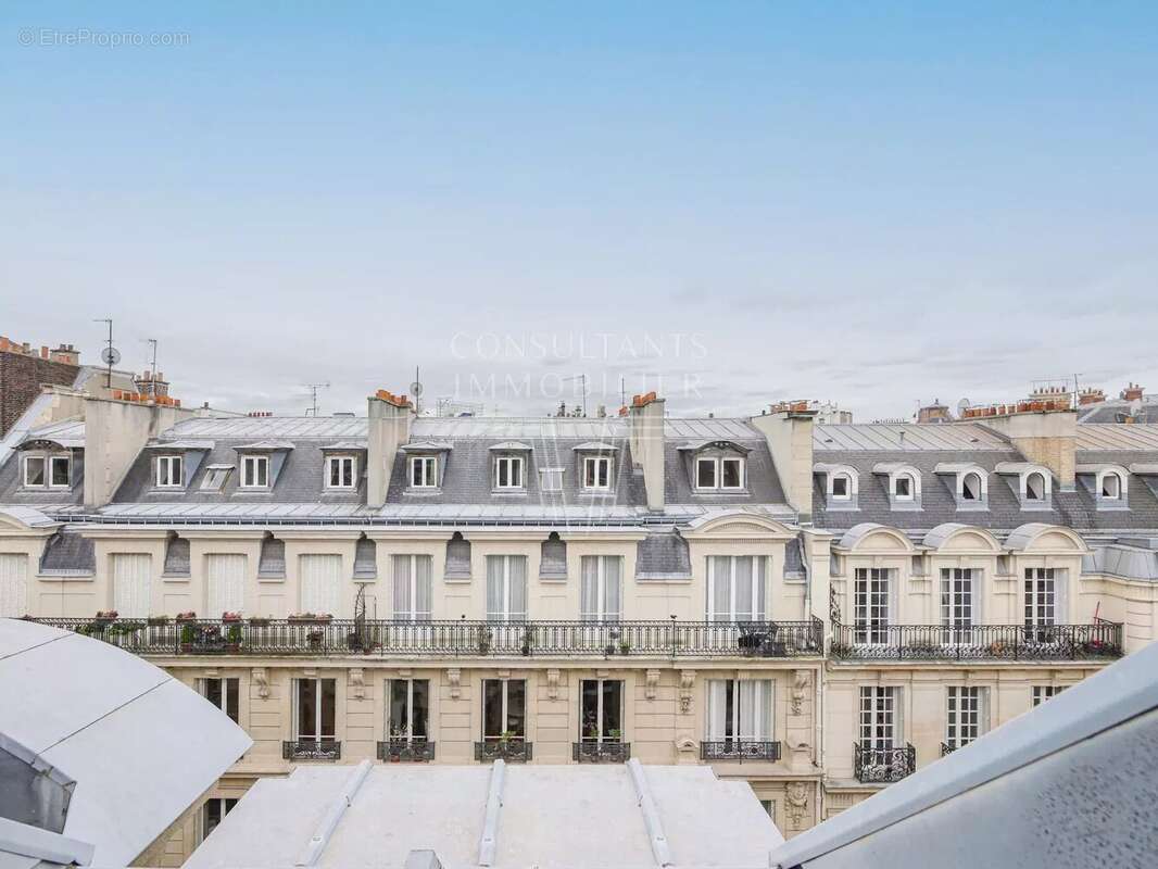 Appartement à PARIS-16E