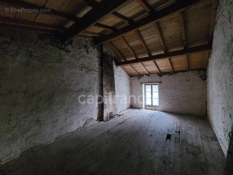 Maison à rénover avec dépendances NACHAMPS (17) - photo 12