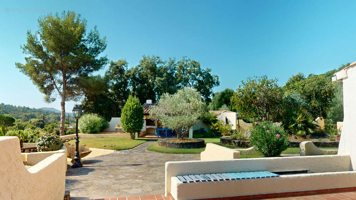 Maison à BORMES-LES-MIMOSAS