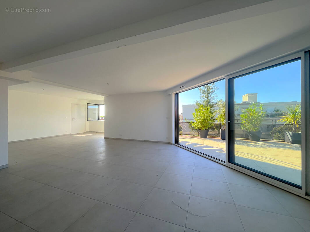 Appartement à SAINT-LAURENT-DU-VAR