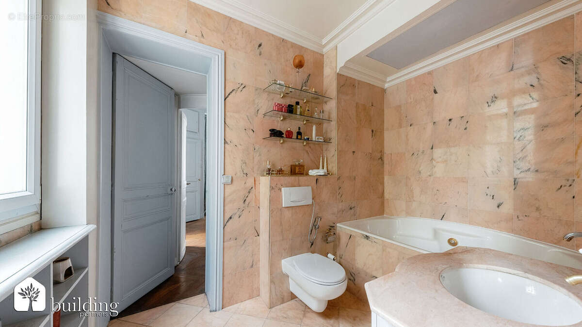 Appartement à PARIS-16E