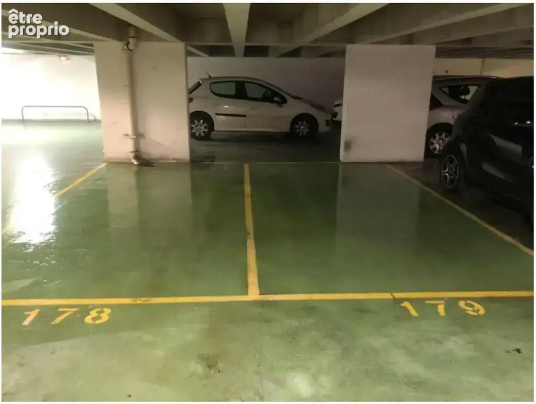 Parking à PARIS-11E