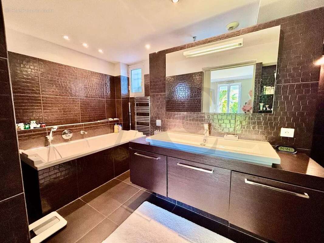 Maison à VILLENEUVE-LOUBET