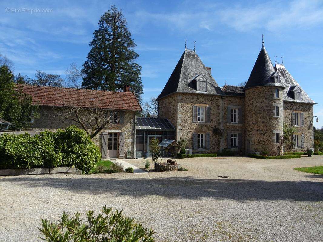 Secteur saint hilaire les places proche de nexon en haute vienne magnifique manoir du 17eme de 280 m² habitables sur 17862 m² de - photo 2
