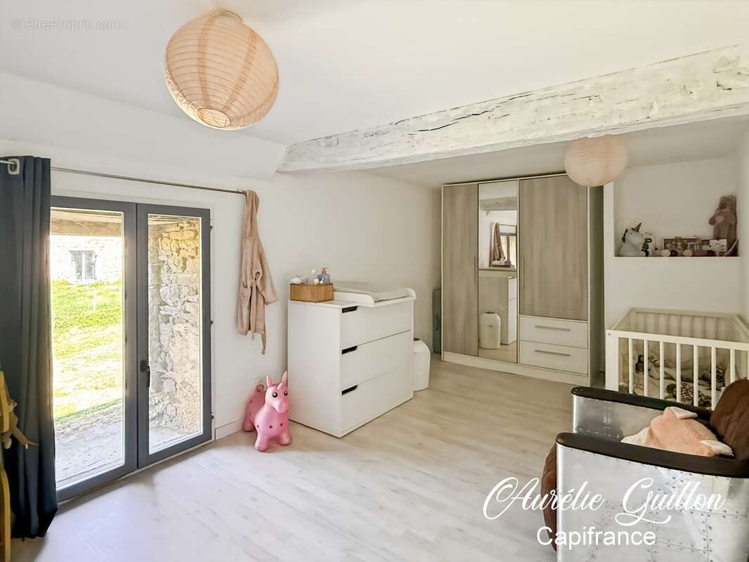 Longère rénovée 165 m² – lumineuse, beaux volumes et charme de la pierre - photo 9