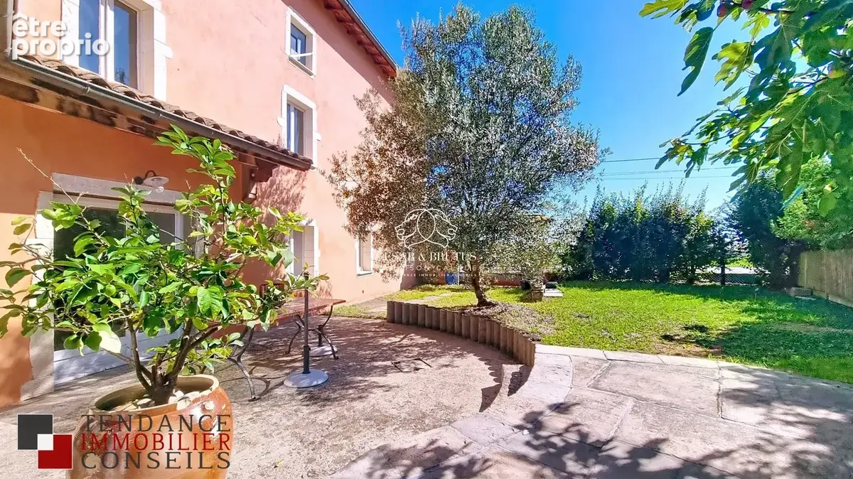 Maison 7 pièces 170 m² à vendre à Saint-Etienne-Des-Oullieres (69460) - photo 2