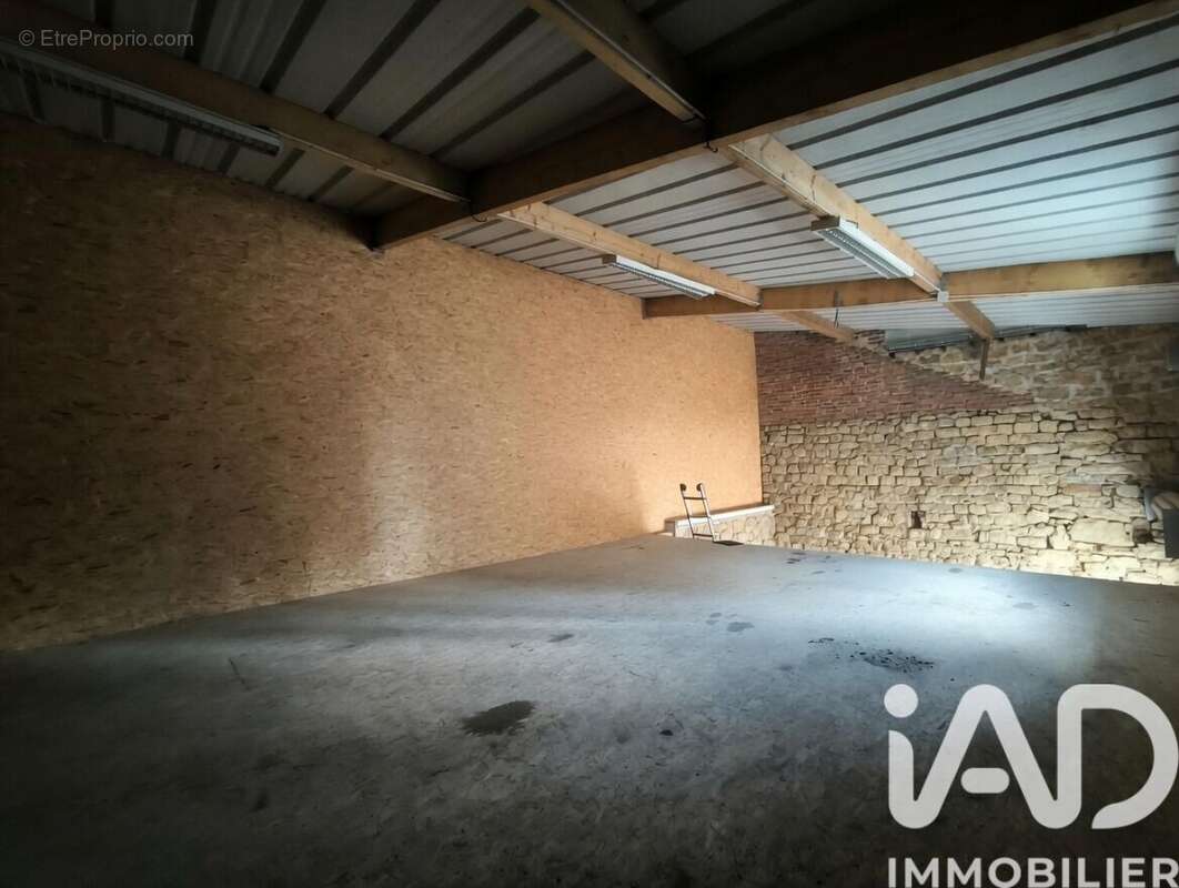 Parking 75 m² à Charleville-Mezieres  - photo 6