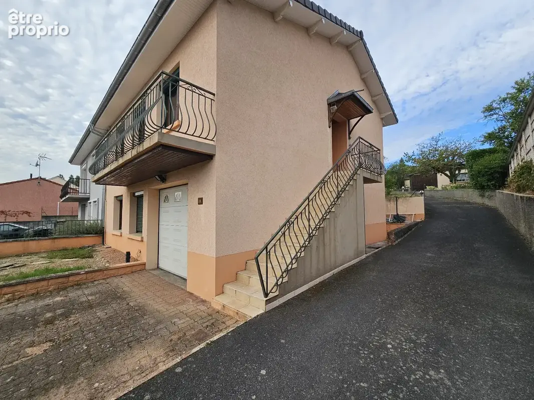 Maison à CREUZIER-LE-VIEUX