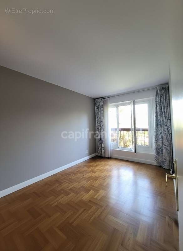 Appartement à CHILLY-MAZARIN