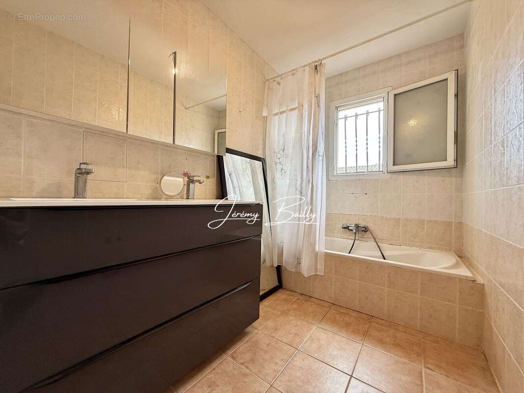 Maison à SAINT-ESTEVE