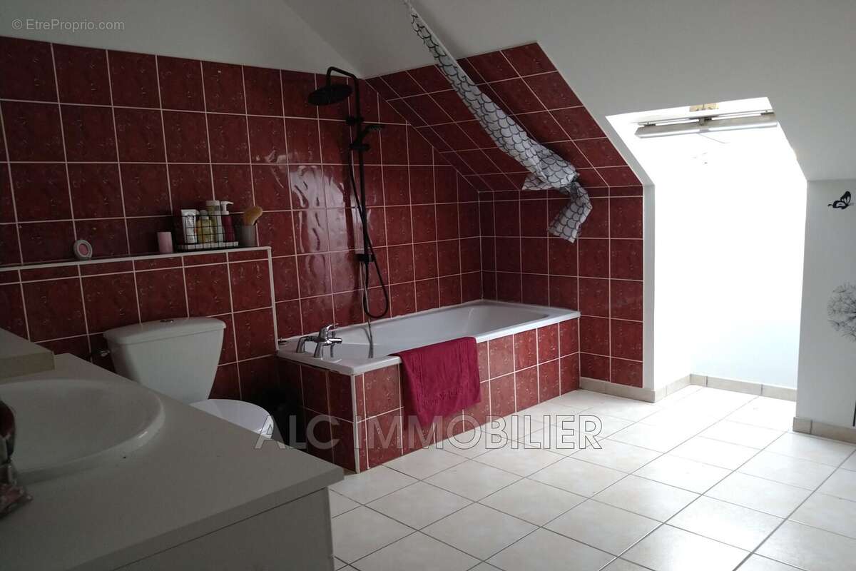 Maison à SAINT-CALAIS-DU-DESERT