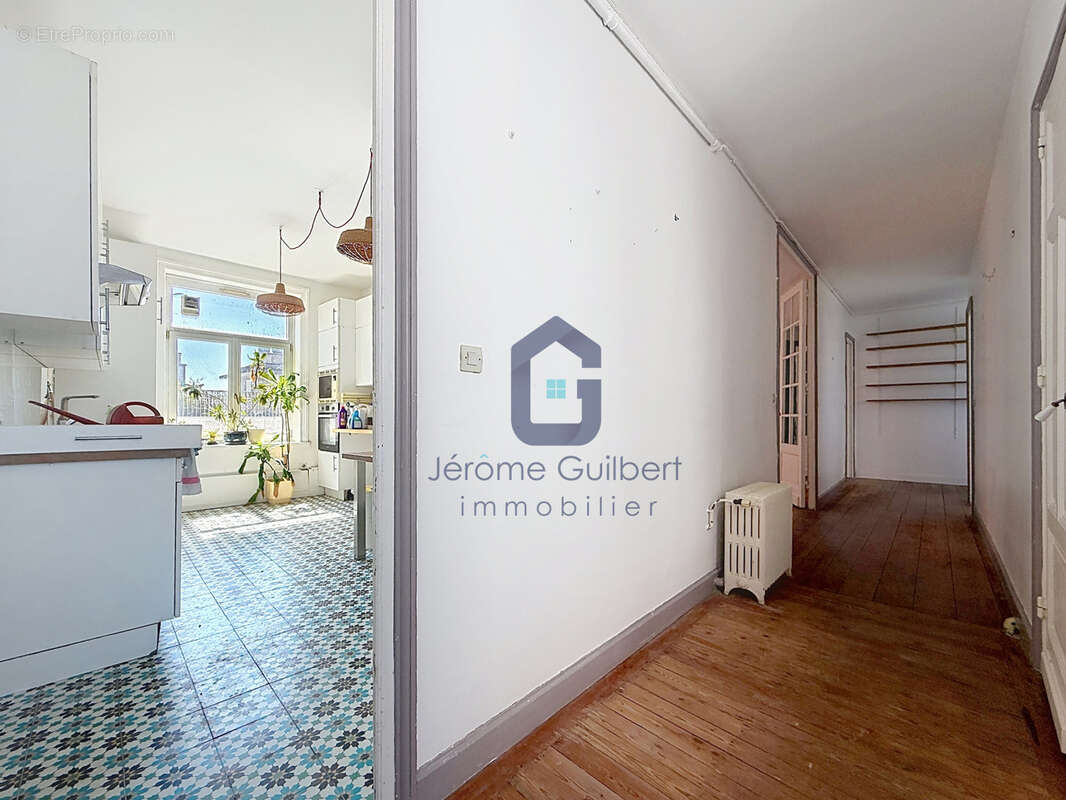 T3 dans bel immeuble bourgeois - photo 9