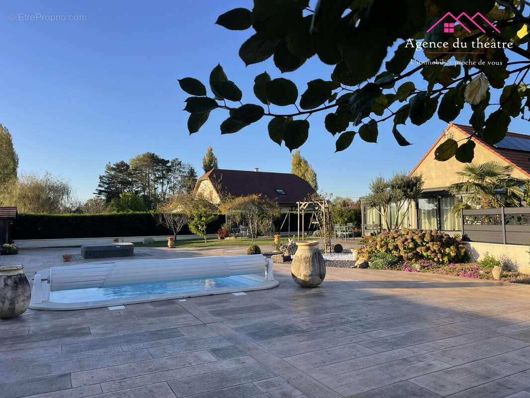 Maison à LE DESCHAUX