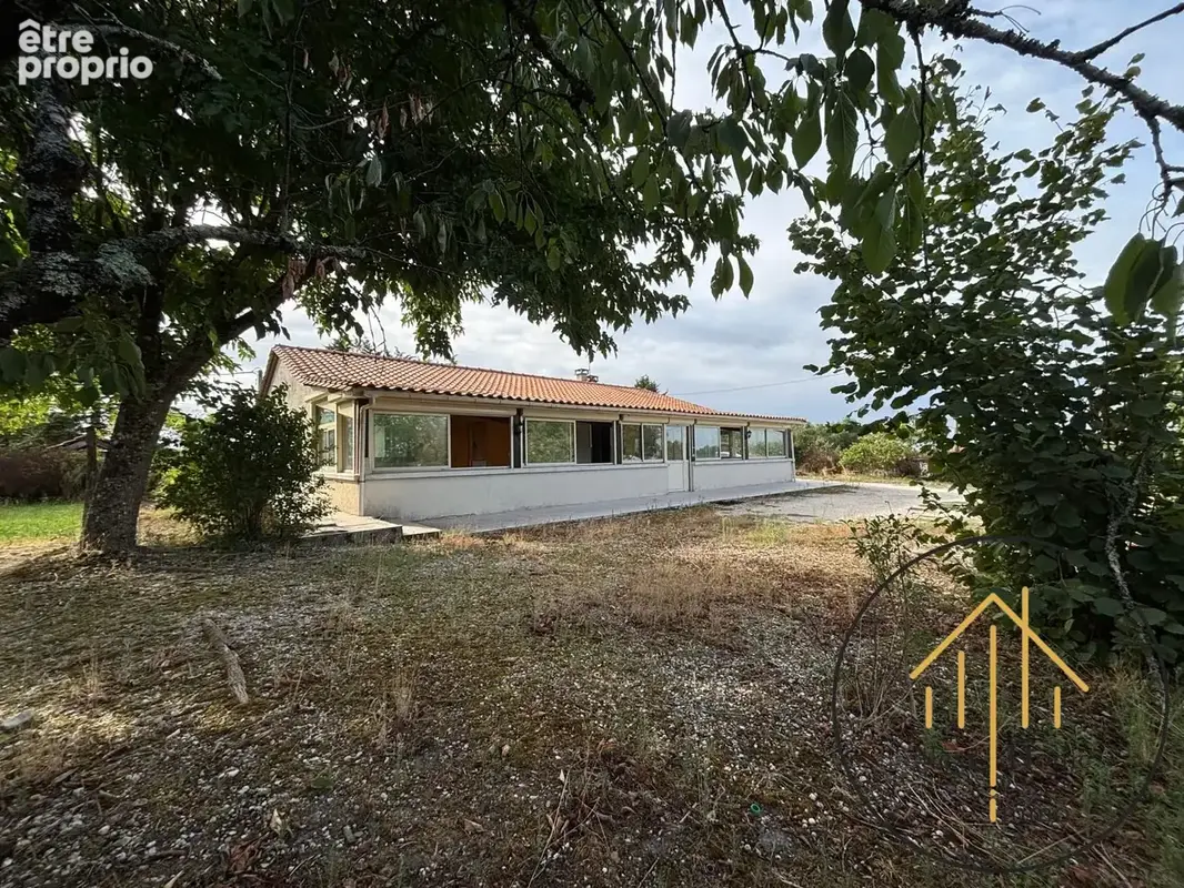 Maison à COURGEAC