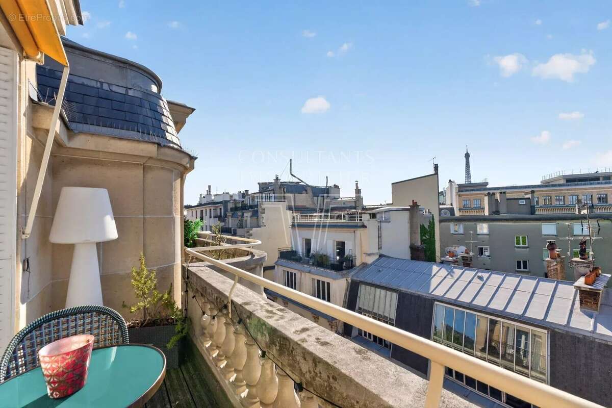Appartement à PARIS-16E