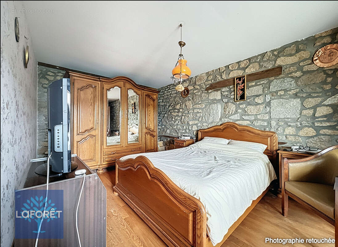 Maison à LOUVIGNE-DU-DESERT