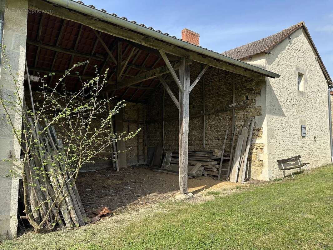 Maison à SOMMIERES-DU-CLAIN