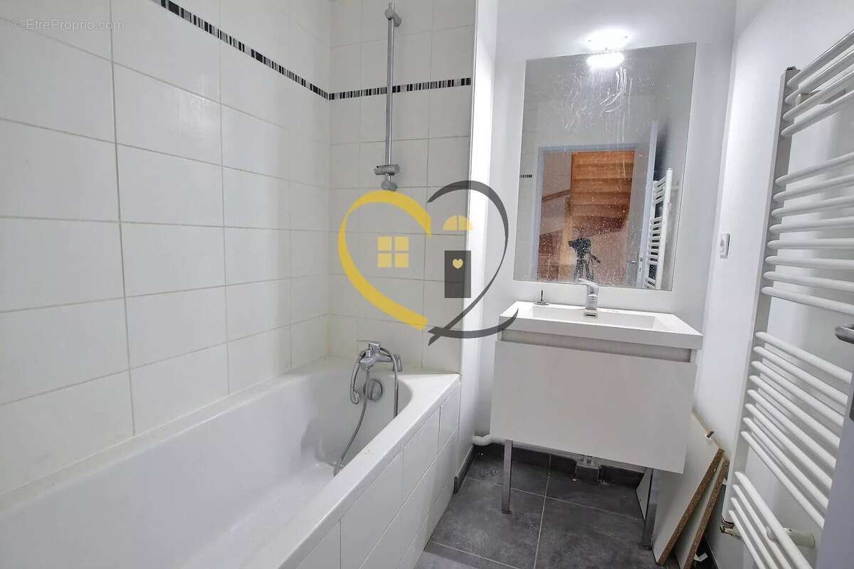 Maison à SAINT-JEAN-DE-BRAYE