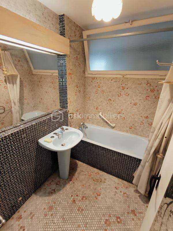 Secteur El Hogar - Maison de 107 m² avec jardin et garage, 4 chambres et fort potentiel - photo 9
