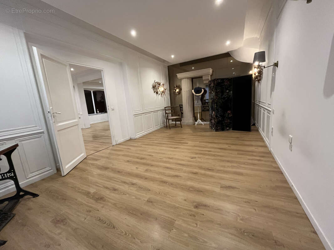 Local Commercial - Appartement - 429,5 m2 - photo 11