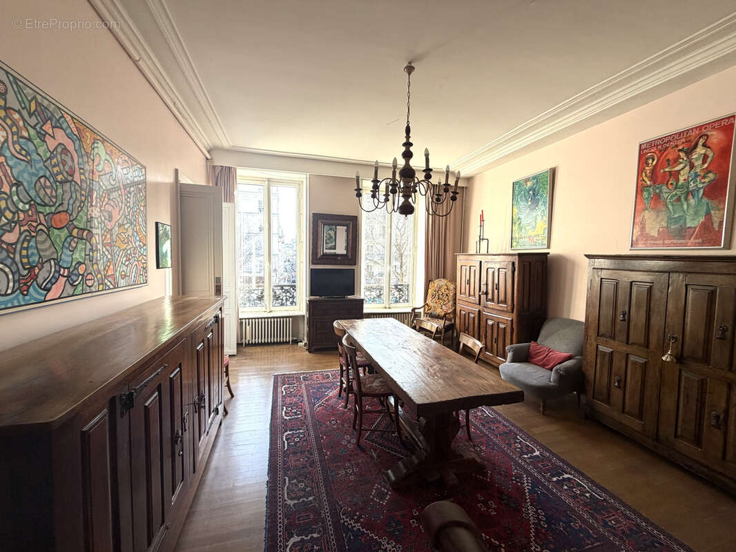 Appartement à PARIS-3E