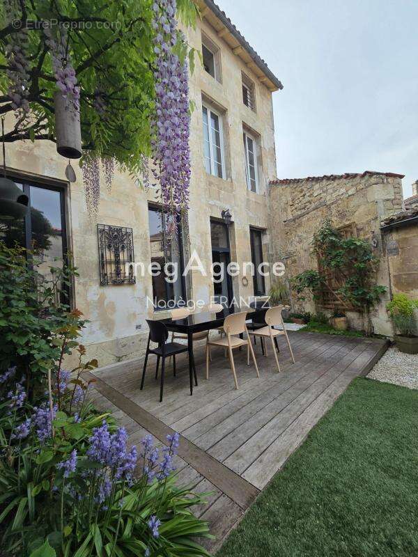 Maison à SAINT-JEAN-D'ANGELY