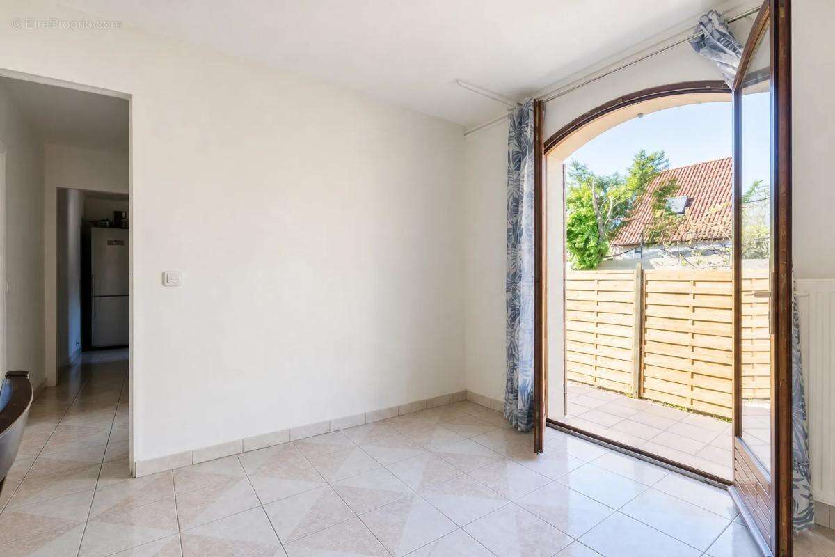 Maison 7 pièces, jardin, Saint-Denis - photo 4