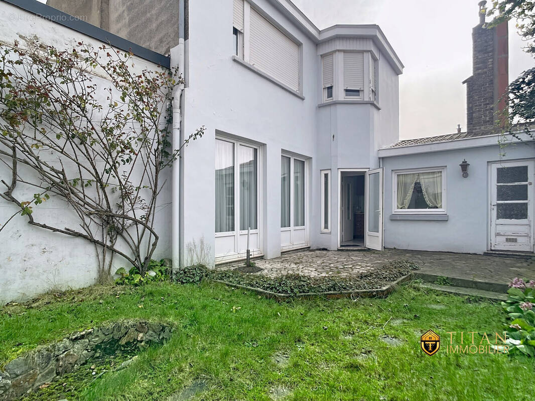  Maison mitoyenne de 106 m² avec un extérieur à Dunkerque (59430) - Maison à FORT-MARDYCK