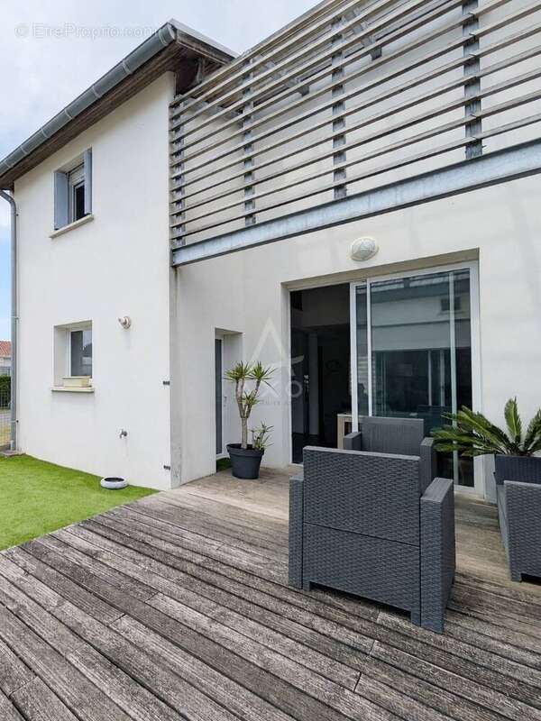 Maison 3 pièces  69 m²  Jardin, dépendance et stationnement - photo 11