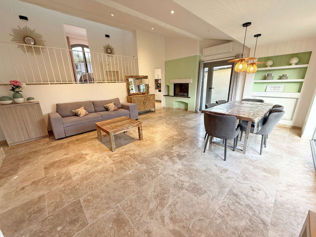 Maison à PLAN-DE-LA-TOUR