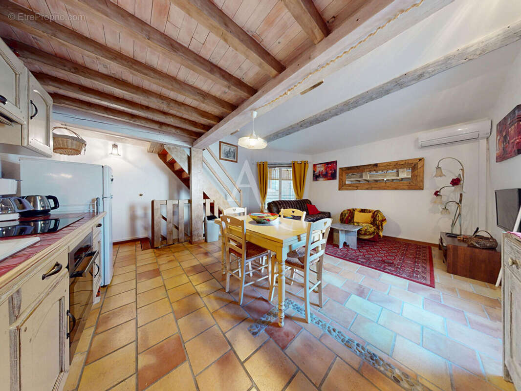 Lagrasse: Coquette maison en pierre avec terrasse - photo 3