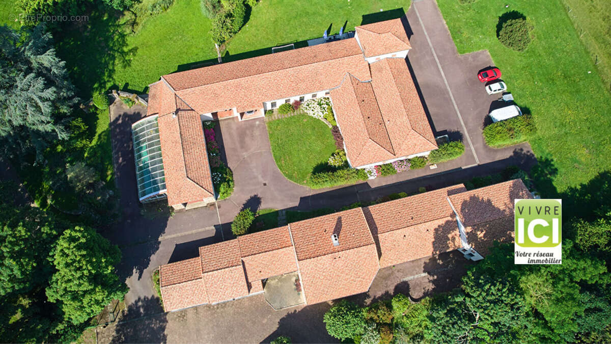 Maison à LA CHAPELLE-BASSE-MER