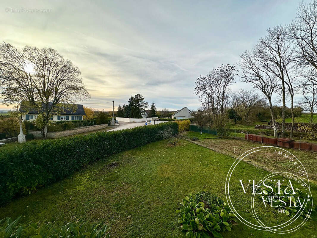 Maison à SAVIGNY-LE-SEC
