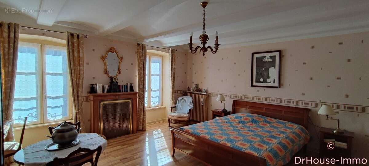 Maison à SIAUGUES-SAINTE-MARIE