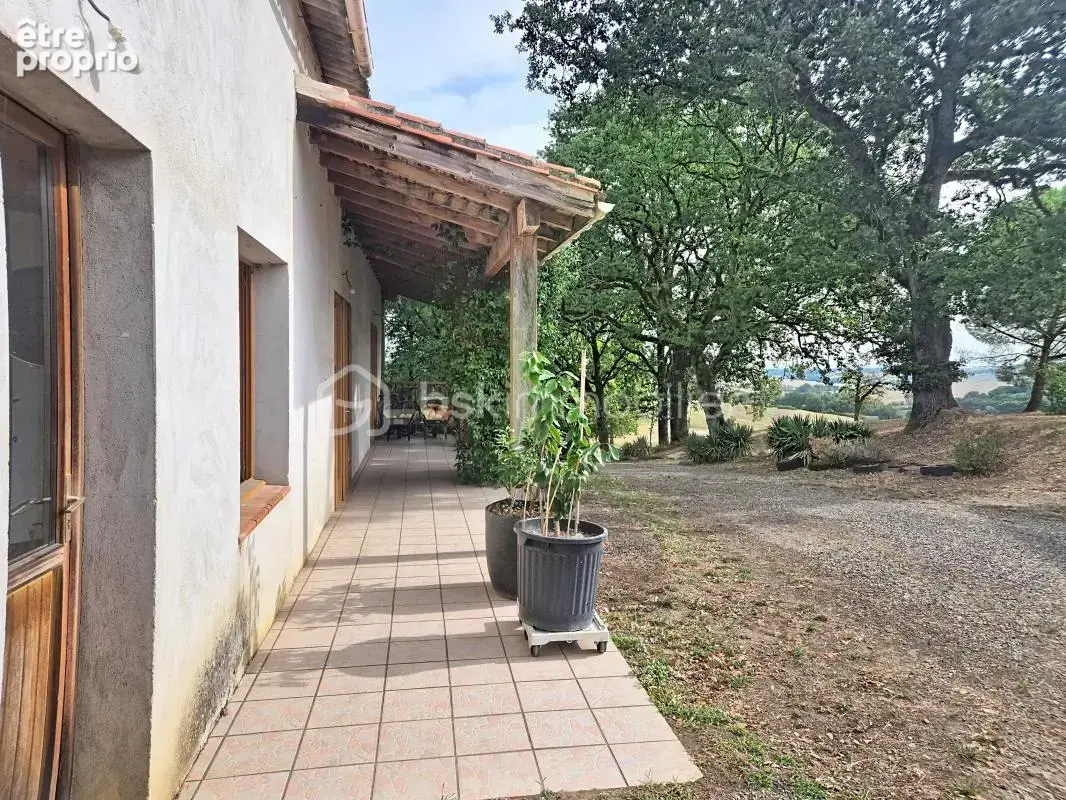 Propriété de caractère avec auberge sur plusieurs hectares – Lavit - photo 15