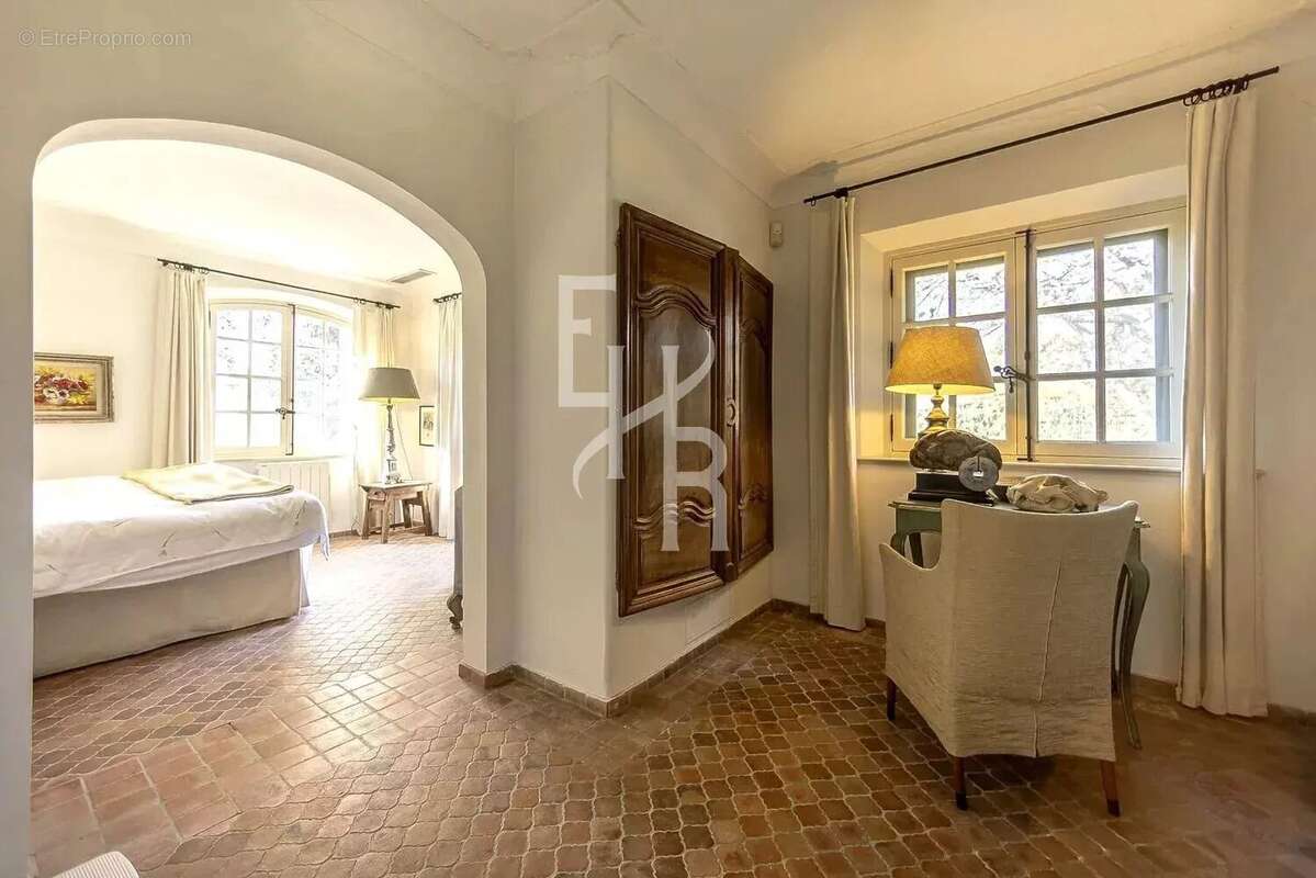 Maison à MOUGINS