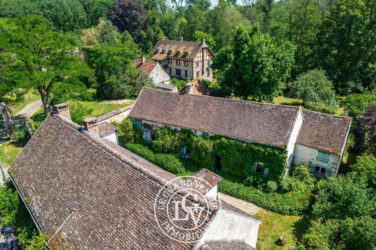 Maison à DORMELLES