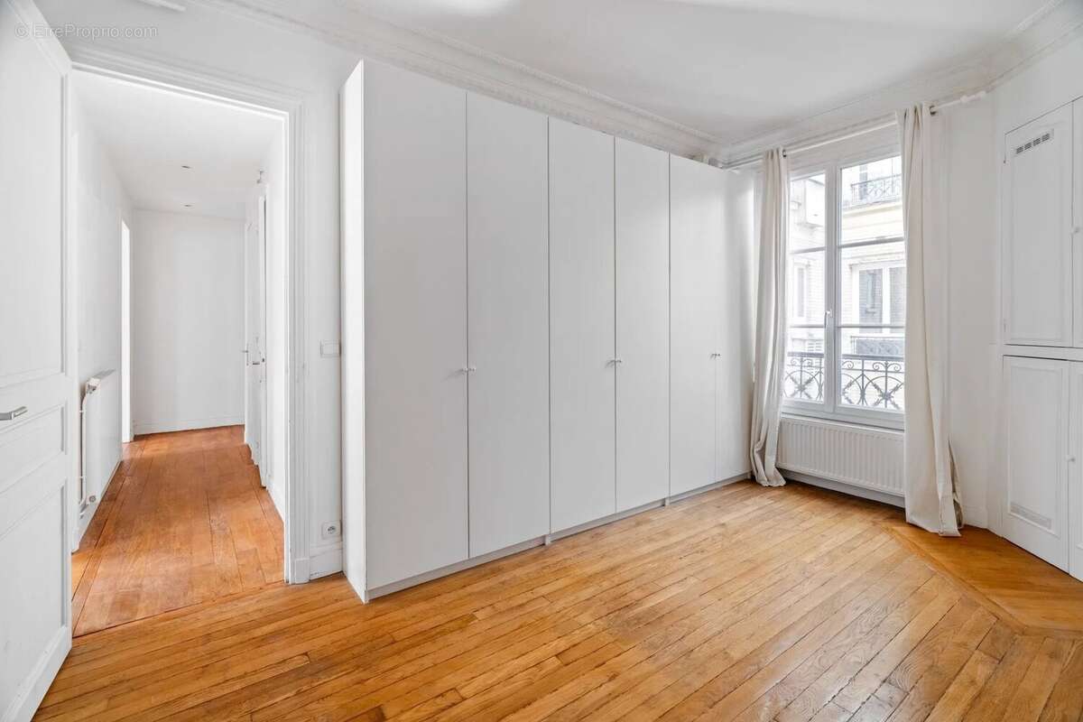 Appartement à PARIS-17E