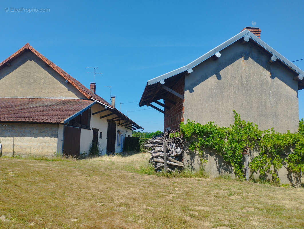 Maison à LES DEUX-FAYS