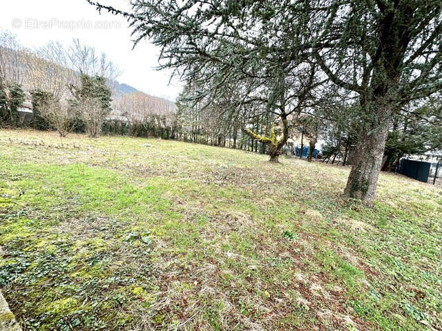 Terrain à LEAZ