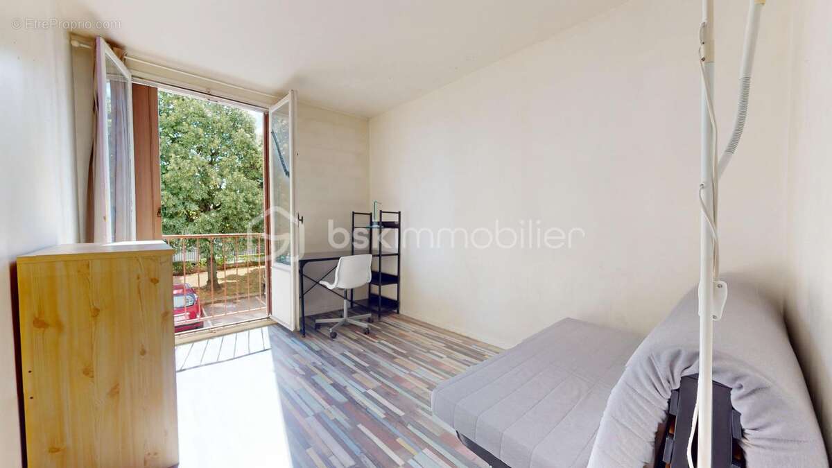Appartement 5 pièces en rez-de-chaussée surélevé avec cave - photo 6