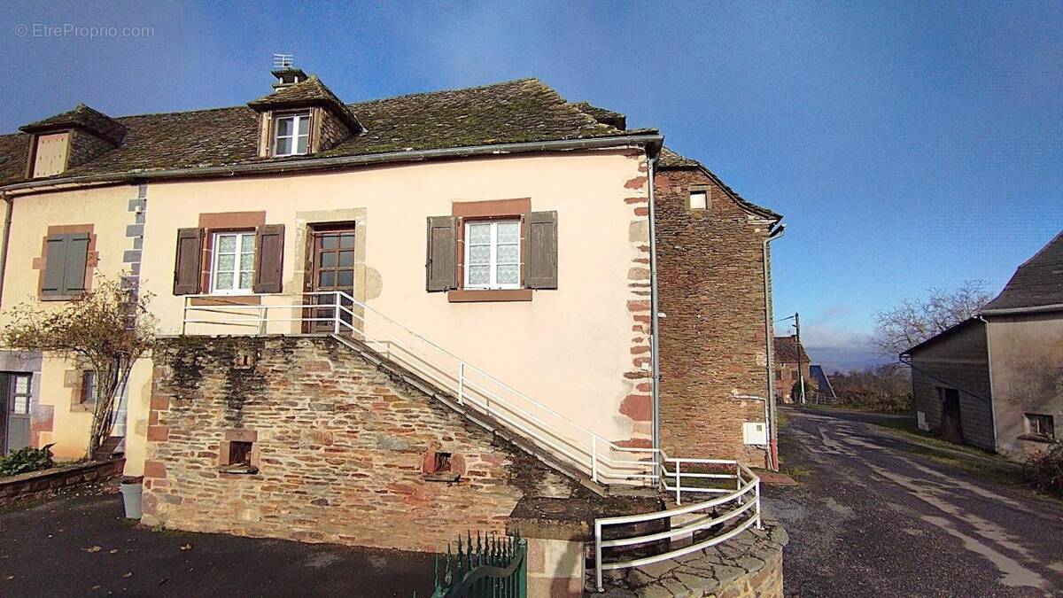 Maison à CLAIRVAUX-D'AVEYRON