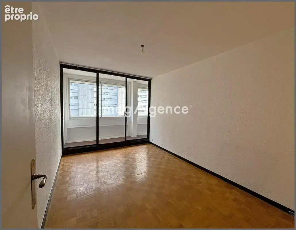 Lyon 9 – Spacieux T5 avec ascenseur privatif – Double séjour – 3 chambres – 2 loggias - photo 9