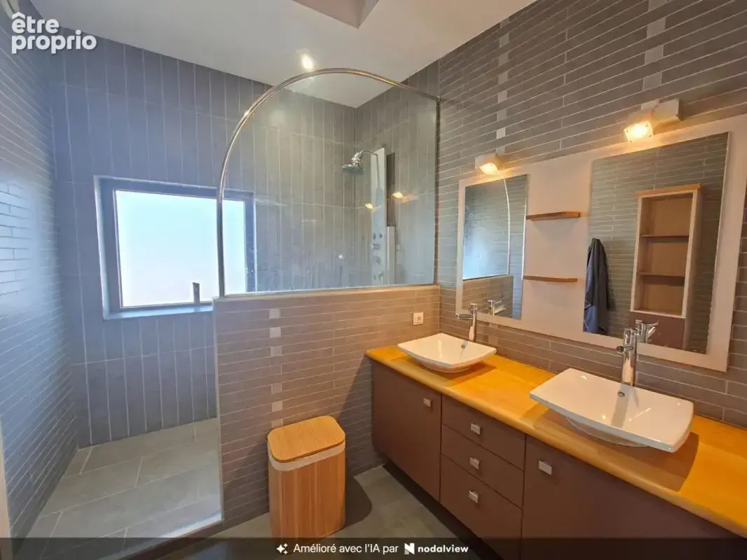 A VENDRE aux Herbiers centre ville, immeuble composé de 2 espaces commerciaux et d'1 appartement duplex de 96 m2 - photo 18