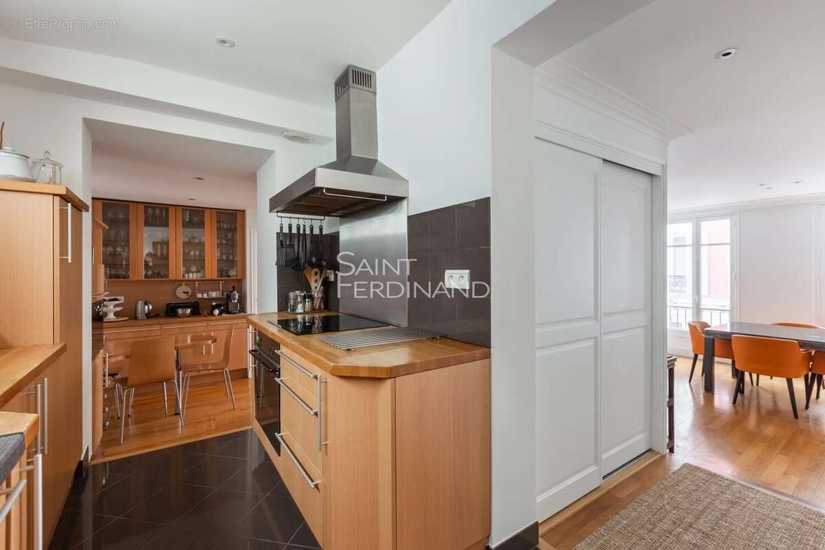 Appartement à PARIS-15E