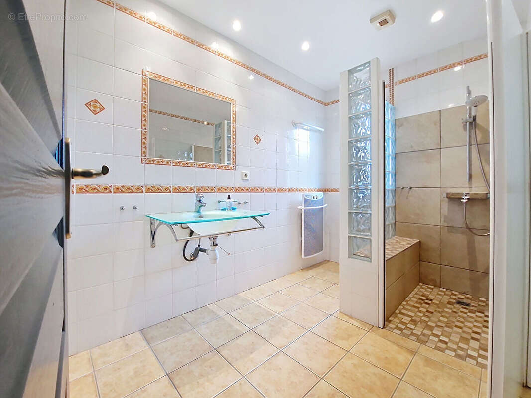 Maison à BOISSET-LES-MONTROND